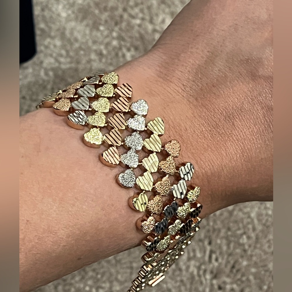 Beautiful Danbury Mint heart bracelet. Gold, silver and rose gold tones. - Picture 11 of 11